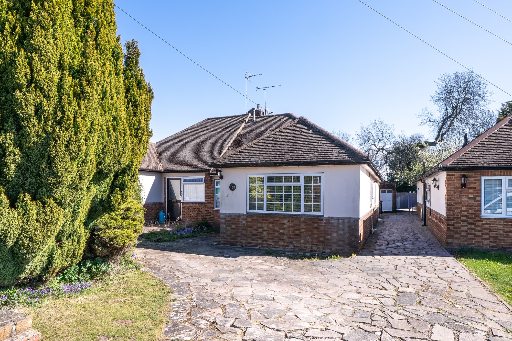 The Crescent, Caddington, LU1